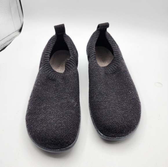 Naot Shoes - Naot Black Slip-On Strech Knit Vegan Sneakers Sz 40